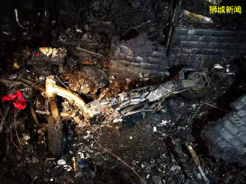 昨晚新加坡組屋起火,40人大疏散,房間物品化爲灰燼
