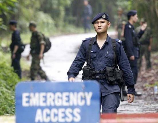 惊天越狱！中国籍囚犯在印尼徒手挖地道，成功越狱！新加坡也发生过相似案件