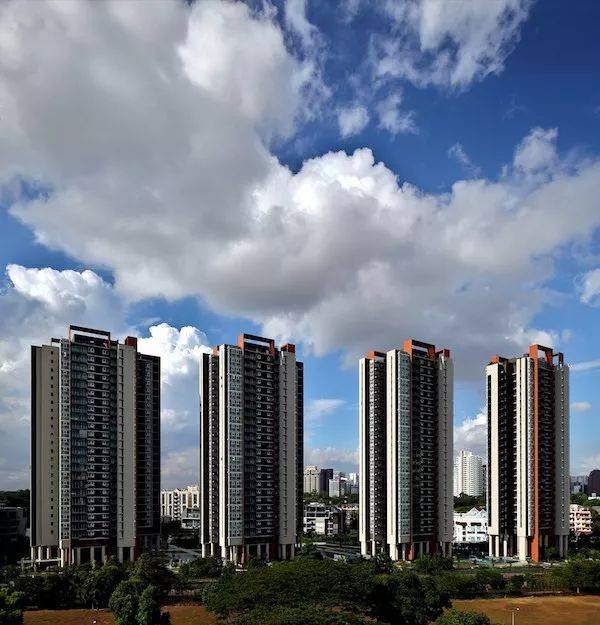 Principal Garden水道旁的花园