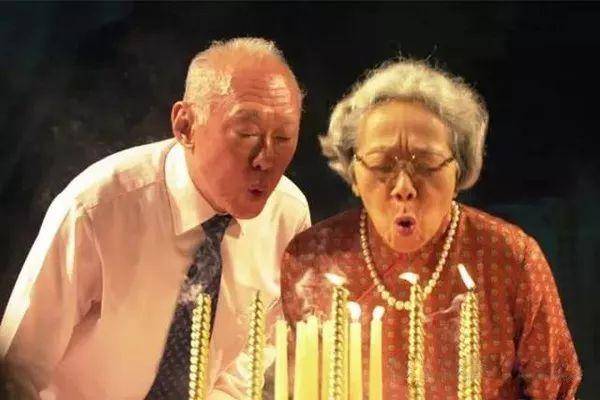 “新加坡国父”李光耀教子：世上没有圣诞老人，只有一物换一物