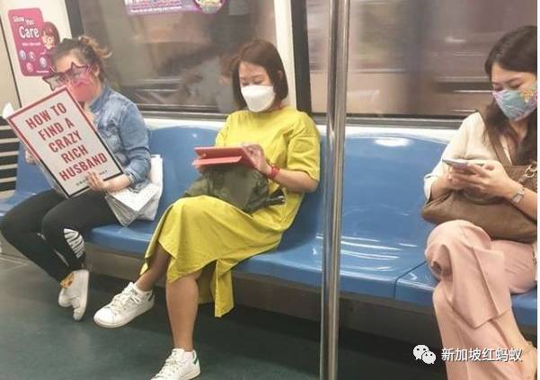 你近期可曾在獅城地鐵上見過這名立志給新加坡帶來微笑的“書女”