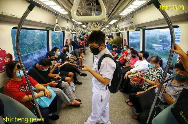 新加坡“解封”第一天，地鐵寶寶“嫌棄”目光走紅!