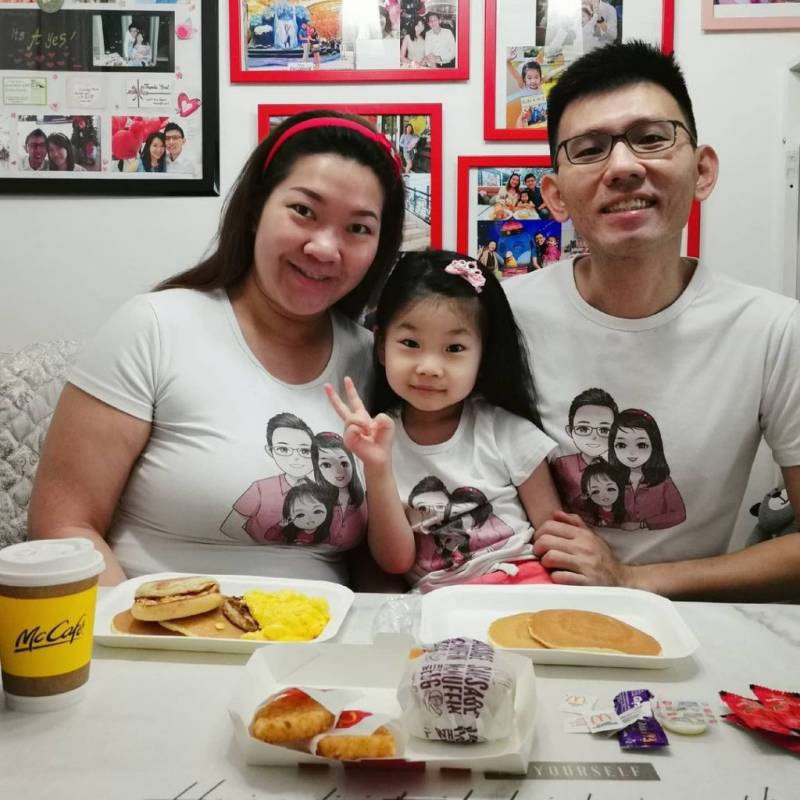 买一送一!新加坡麦当劳送你“豪华超值早餐”!全家一起出动,拍照上传就能免费获得美味套餐