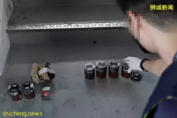 网购漏税烟 一开门 他惨了