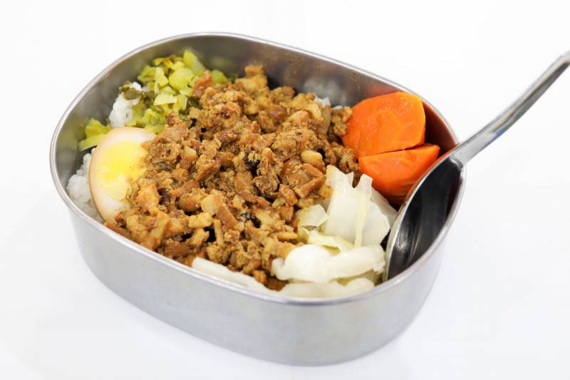 新加坡最好吃的鹵肉飯!!帶上你的味蕾假裝去台灣!!超正宗&創新鹵肉飯全覆蓋