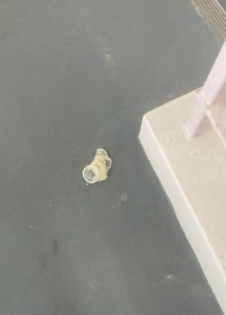 “今天,我又在組屋樓梯間,發現保險套和紙巾了...”