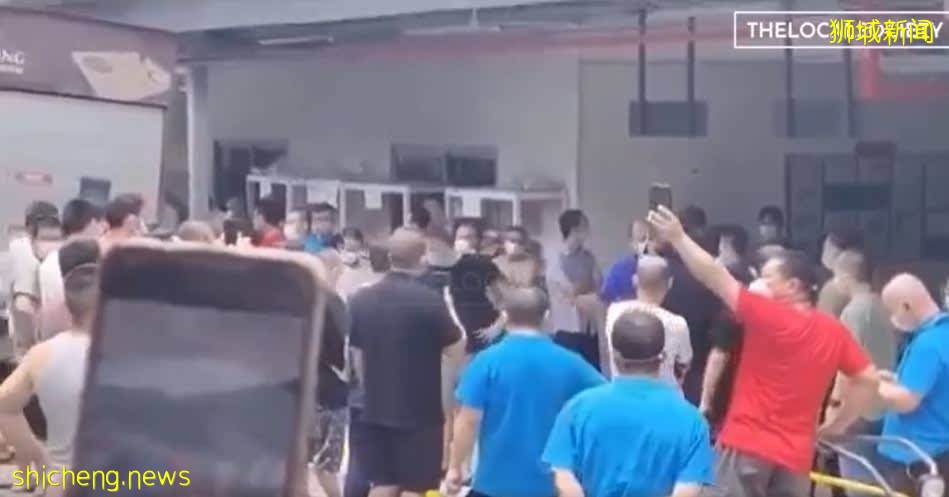 客工聚集抗议宿舍“阴阳混住” 狮城人力部承认存在延误