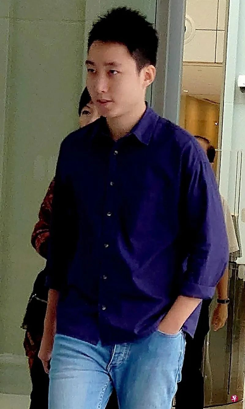 无视女生母亲 男子鞋藏手机偷拍被抓包