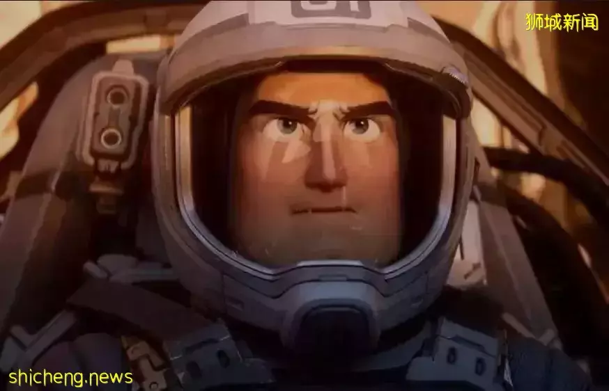 《巴斯光年》在新加坡因其同性戀畫面被列爲NC16級別