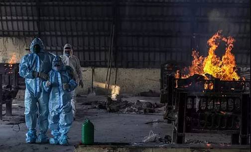 印度全面告急！日增34萬例，屍橫遍野、火葬場爆滿！還有人設法逃往新加坡