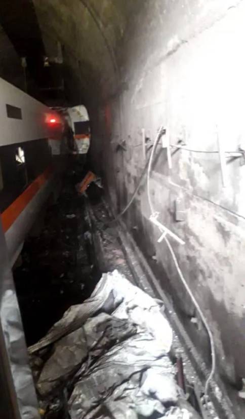 突發！台灣列車出軌50人死亡！車廂畫面曝光，新加坡緊急慰問