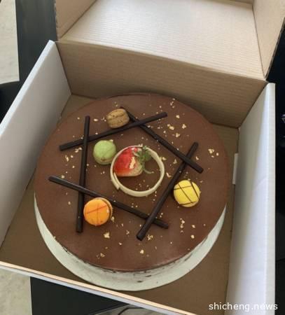 ◤新国启动断路器◢感谢包容孩子的吵闹 家长买蛋糕送邻居