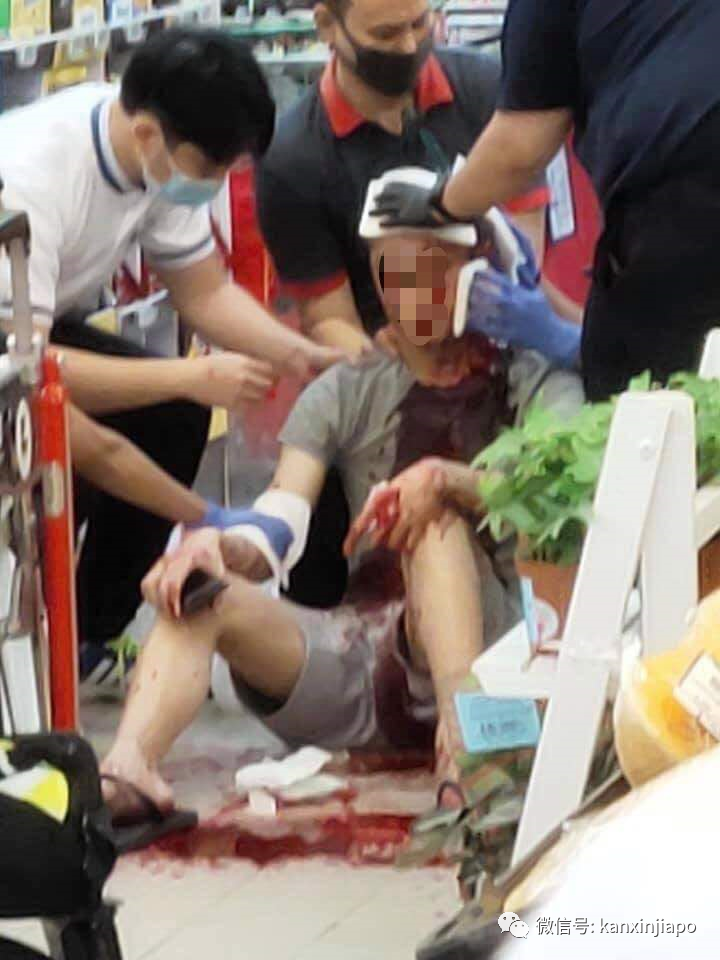 血流满地！18岁砍23岁，男子跑进超市避难