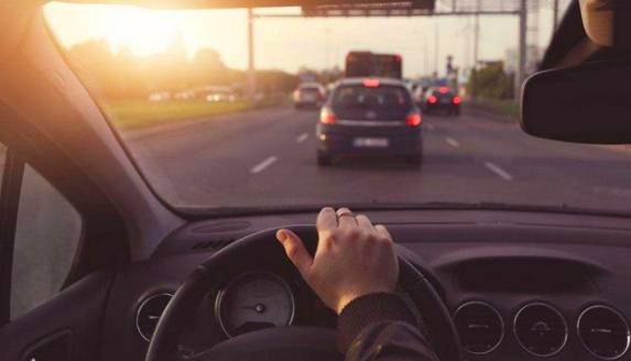 中國駕照如何轉換新加坡駕照？怎樣選擇合約機最省錢