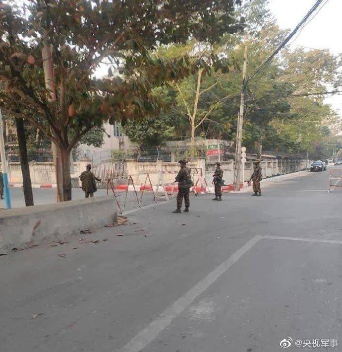 缅甸进入紧急状态!深夜扣押领袖,掐断电视信号!新加坡外交部提醒注意安全