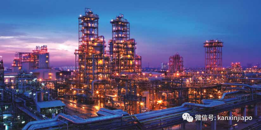 连续两晚新加坡夜空闪烁着红光，到底发生了什么事