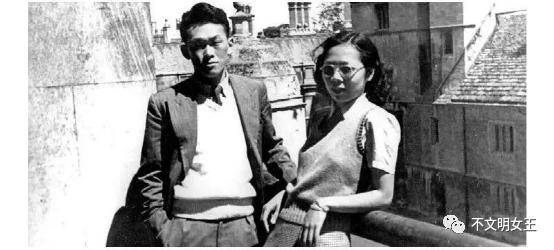 李玮玲: 强悍到手撕总理哥哥, 目睹父亲逝后椅子被移走, 却崩溃到哭