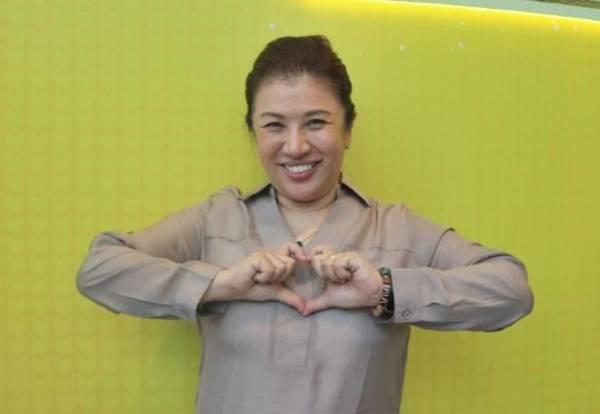 防武汉肺炎来袭 刘玲玲表演带团喊“卡”