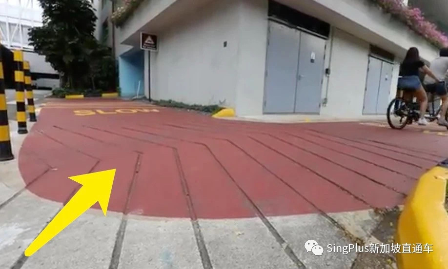 樟宜機場連道有“陷阱” 雨天易滑到