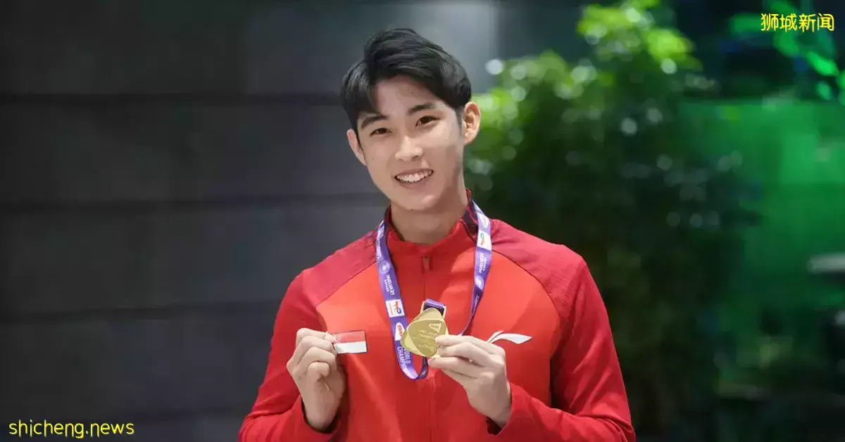 ◤世界羽球锦标赛◢水炮礼仪式欢迎 等同奥运冠军 骆建佑:很高兴回家