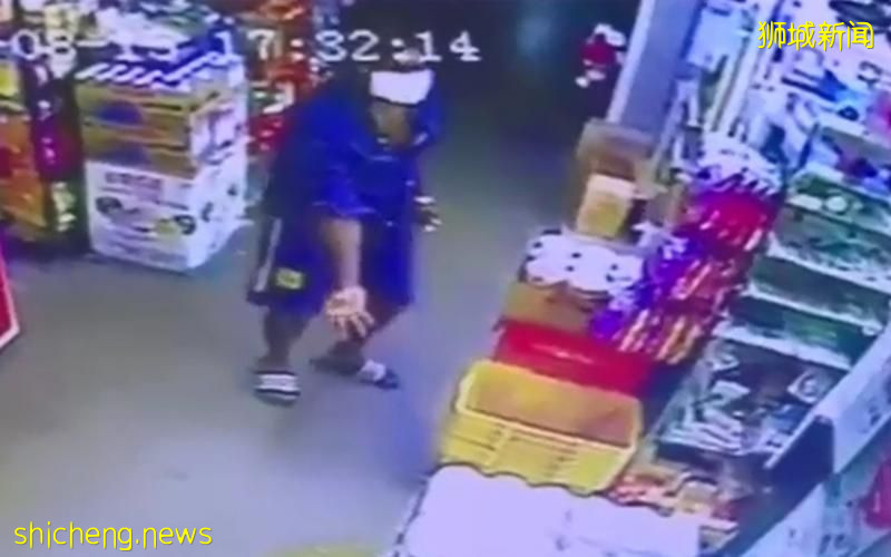 不满被提醒戴口罩 男子超市外砸鸡蛋