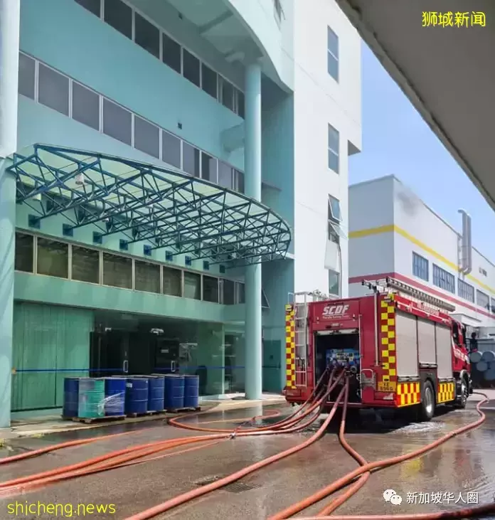 新加坡大士一厂房发生火患,民防派出17辆救援车一个半小时扑灭
