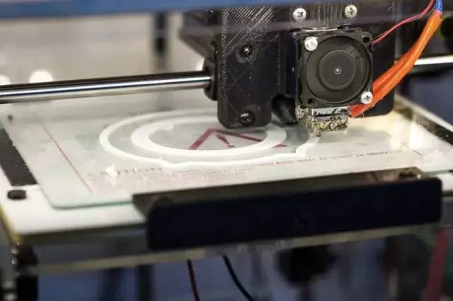 今增31 | 新加坡国会直播谈了什么吸引8万人围观，追踪器新用途惹争议