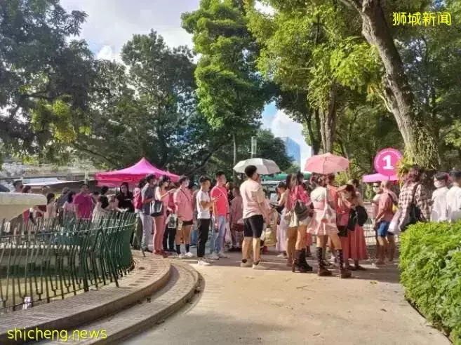 新加坡Pink Dot 6月18日回归，大量人群排起长龙现场非常热闹