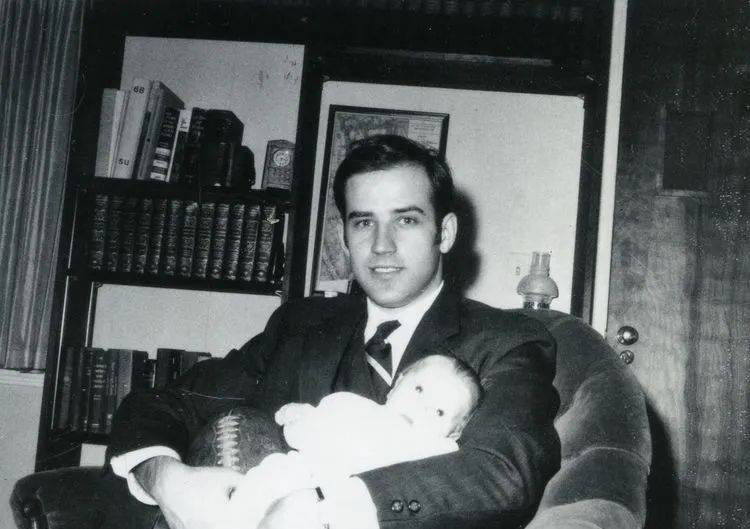 李顯龍發文祝賀拜登！拜登曾在新加坡街頭閑逛，買了一杯甘蔗汁