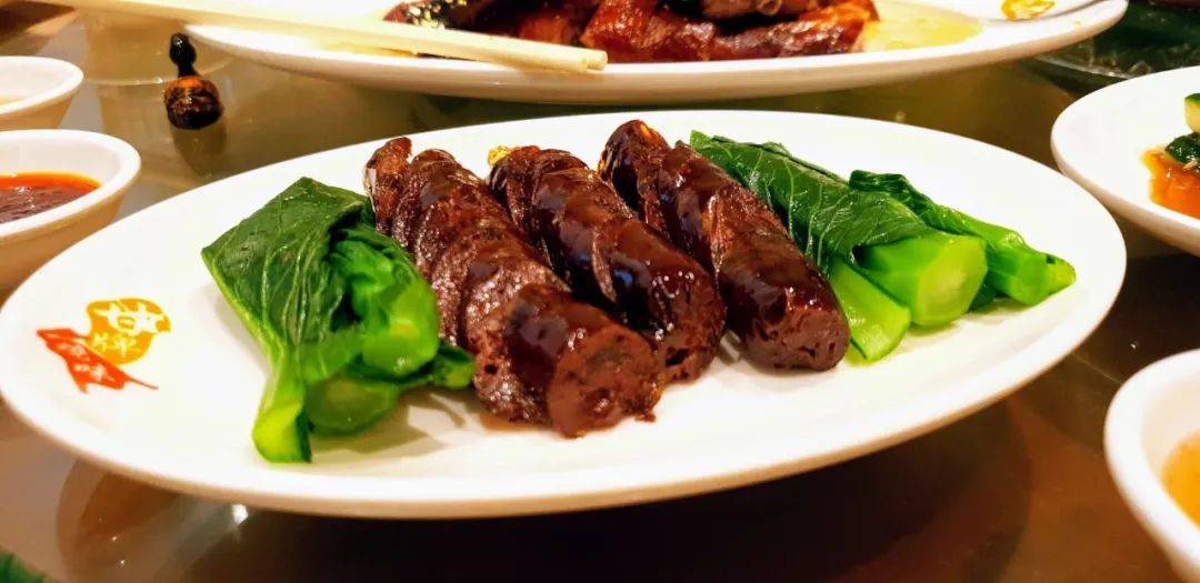 甘牌燒味聯手潮州發記首創新年盆菜和金鴨